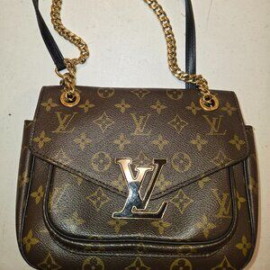 Louis Vutton Passy monogram handbag